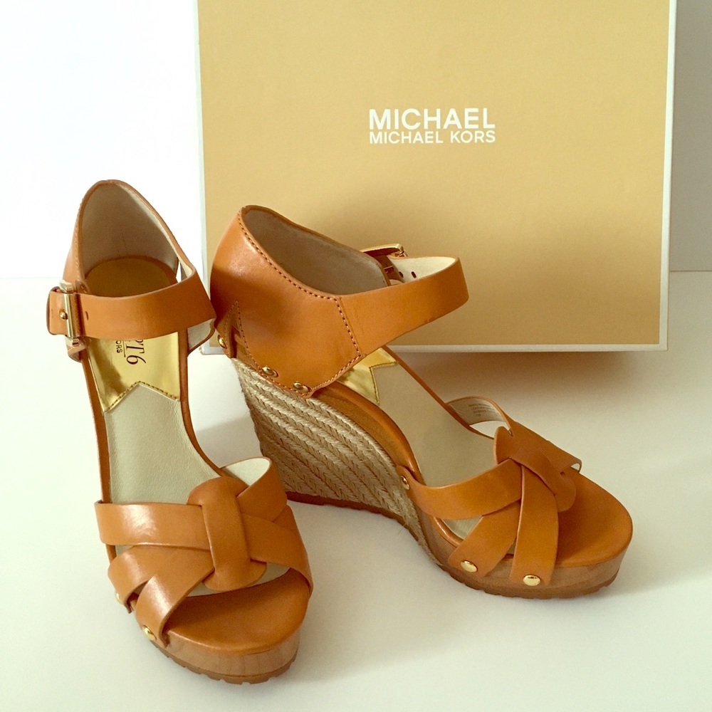 MICHAEL KORS Somerly Leather Wedge Sandal Peanut 7